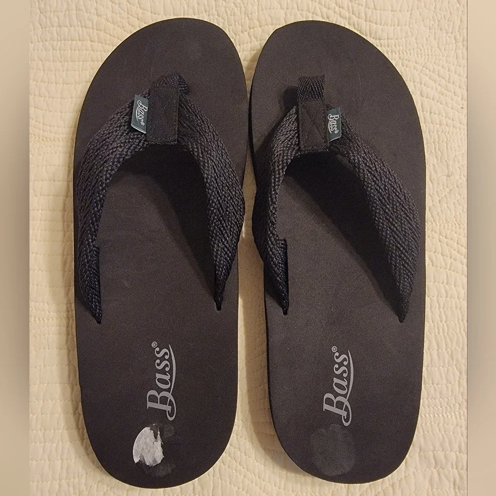 NWT Bass Men's Flip Flops, Size 8